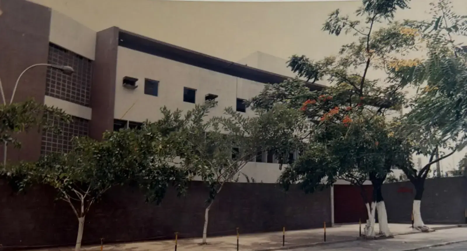 Fachada do Colégio Equipe no novo endereço, em 1987